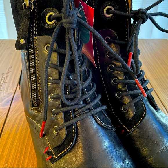NWT Comfortiva Sarango Black Leather Lace-up Zipper Ankle Boots 8W - Picture 3 of 12